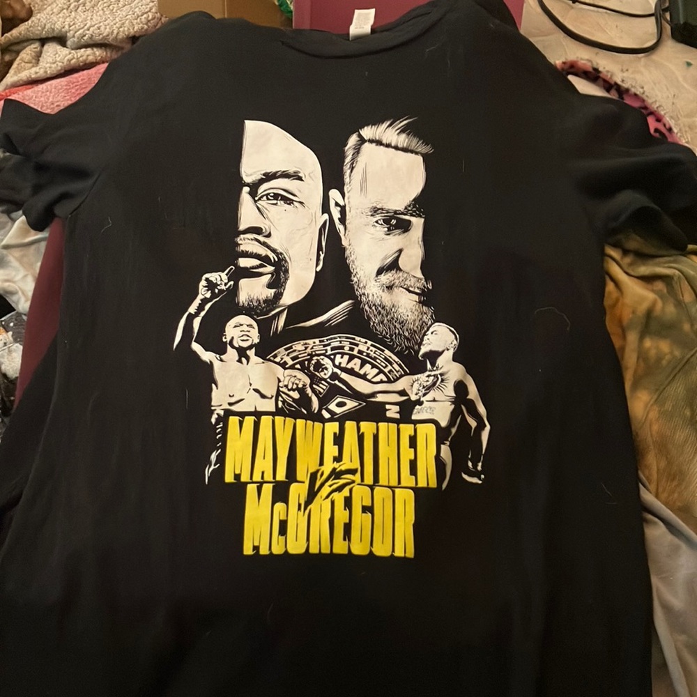 Mayweather McGregor tee shirt, Small in men’s.